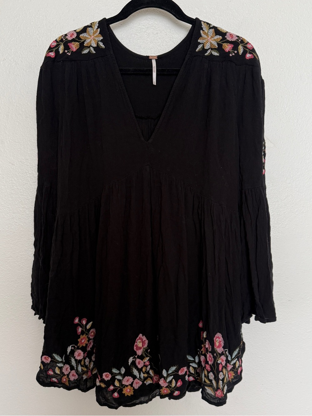 Free People Te Amo Embroidered Mini Dress Black Boho Bell Sleeve M - Picture 10 of 11